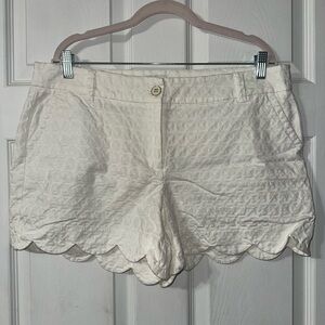 crown & ivy Cream Scalloped Hem Embroidered High-Waist Shorts